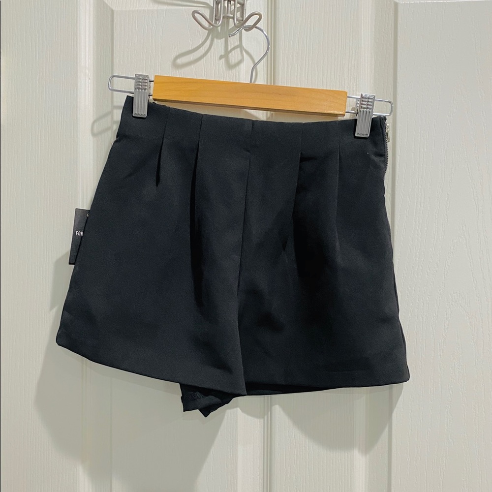 Forever 21 high waisted pleated short shorts